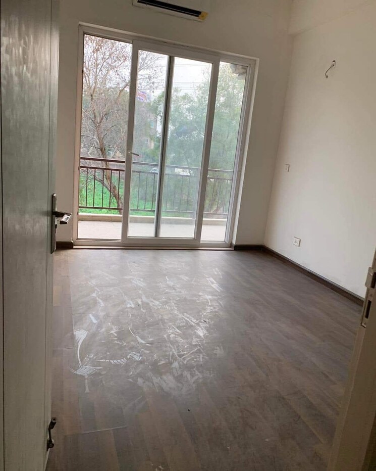 Room, bptp-floors 4 Bedroom 300 Sq.Yd. Builder Floor In Sector 70 Gurgaon 9149430