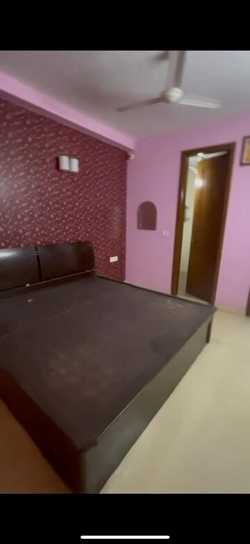 Furnished Amenities in 3 BHK Builder Floor at Chittaranjan Park – for Rent