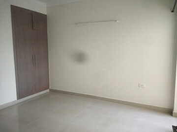 Room in 3 BHK Apartment at Paramount Floraville, Sector 137 – for Rent