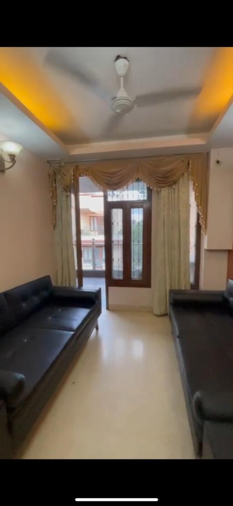 Living Room, chittaranjan park 3 Bedroom 160 Sq.Yd. Builder Floor In Chittaranjan Park Delhi 9149435