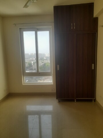 Room in 2 BHK Apartment at Emaar Emerald Estate, Sector 65 – for Rent