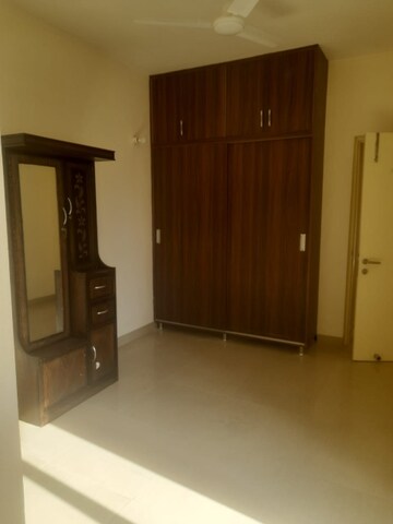 Room in 2 BHK Apartment at Emaar Emerald Estate, Sector 65 – for Rent