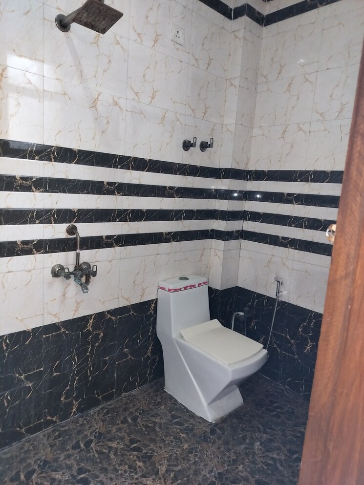 Bathroom, rwa-apartments-sector-122 2 Bedroom 900 Sq.Ft. Independent House In Sector 122 Noida 9149474