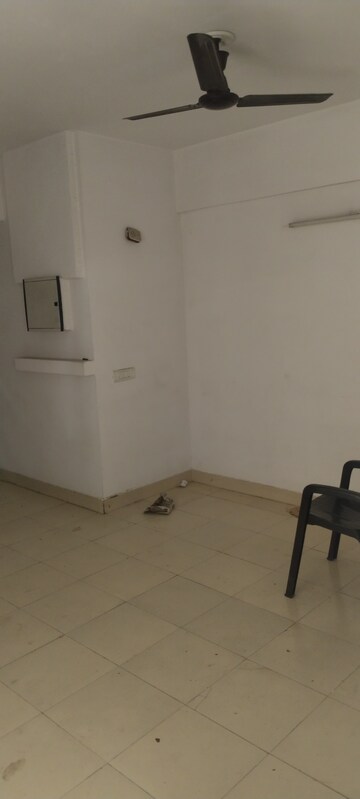 Room in 2 BHK Apartment at OP Floridaa, Sector 82 – for Rent