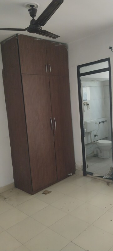 Room in 2 BHK Apartment at OP Floridaa, Sector 82 – for Rent
