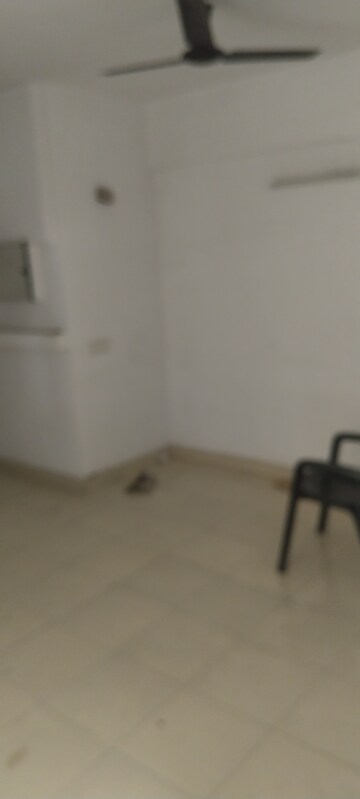 Room in 2 BHK Apartment at OP Floridaa, Sector 82 – for Rent