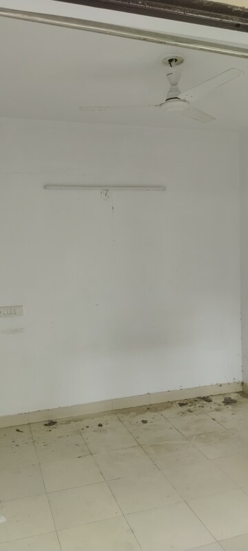 Room in 2 BHK Apartment at OP Floridaa, Sector 82 – for Rent