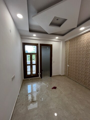 Room in 3 BHK Builder Floor at Fidato Honour Homes, Sector 89 – for Rent