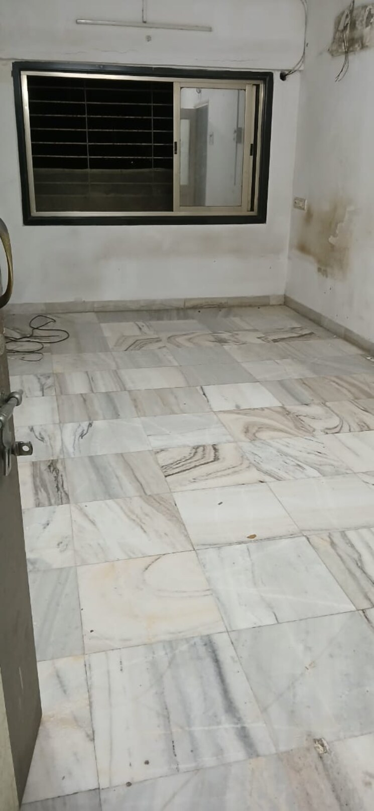 Room, naupada 1 RK 270 Sq.Ft. Apartment In Naupada Thane 9149500