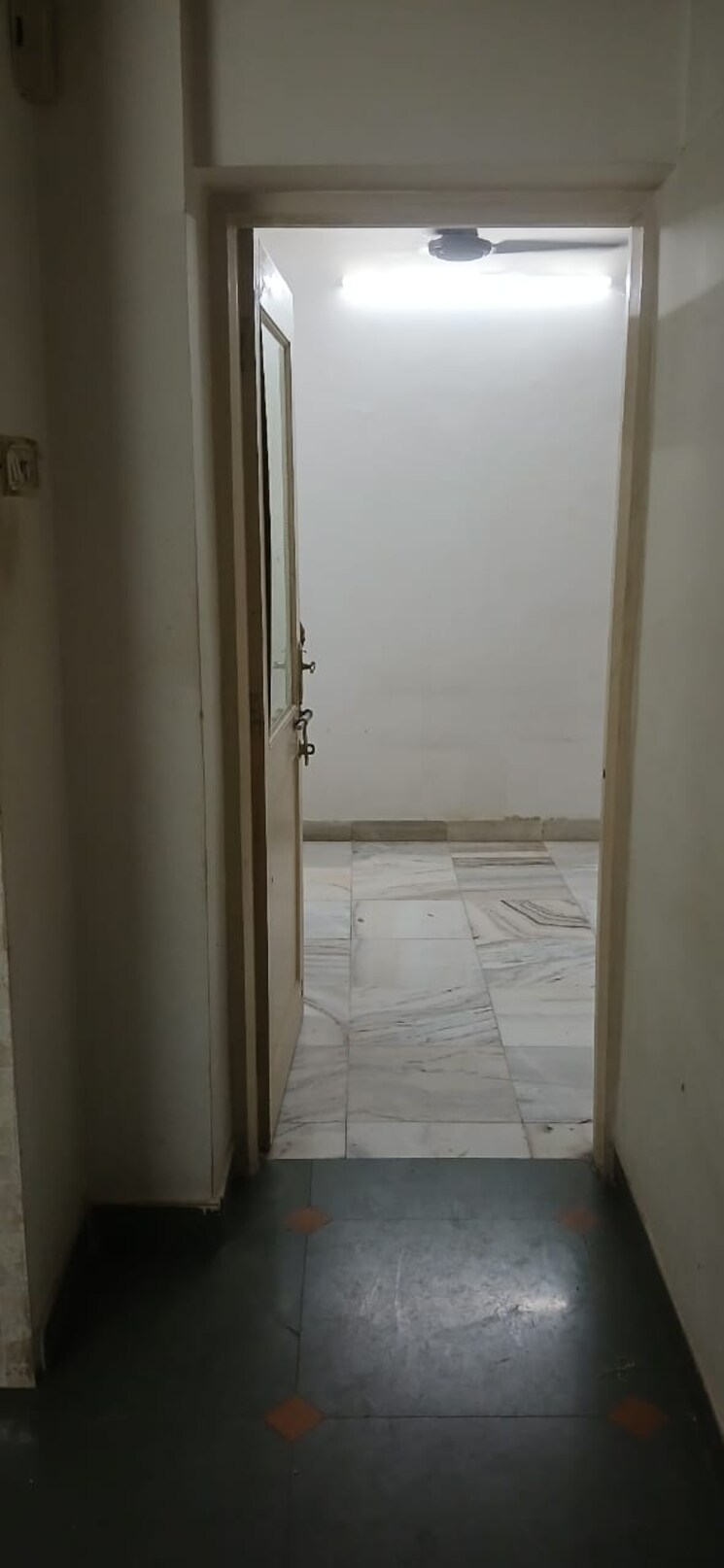 Room, naupada 1 RK 270 Sq.Ft. Apartment In Naupada Thane 9149500