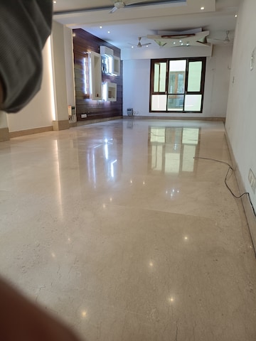 Room in 4 BHK Builder Floor at New Friends Colony – for Rent