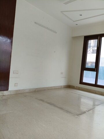 Room in 4 BHK Builder Floor at New Friends Colony – for Rent