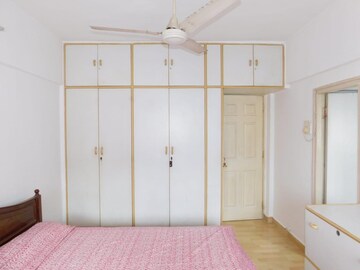 Room in 2 BHK Apartment at Parikh Pearl Apartment, Andheri West – for Rent