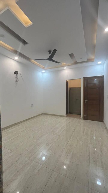 Room in 3 BHK Builder Floor at Puri Kohinoor, Sector 89 – for Rent