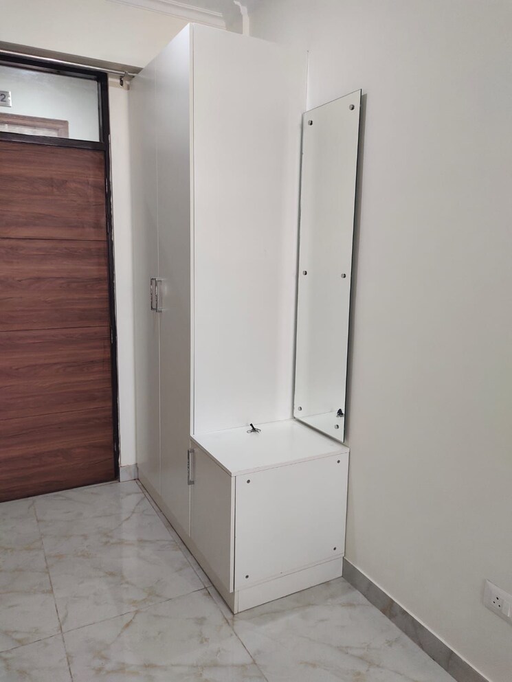 Room, sector 115 1 Bedroom 65 Sq.Yd. Apartment In Sector 115 Mohali 9149676