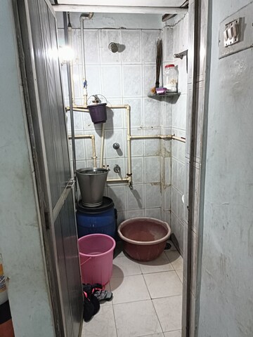 Bathroom in 1.5 BHK Builder Floor at Khanda Colony – for Rent