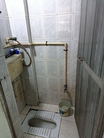 Bathroom in 1.5 BHK Builder Floor at Khanda Colony – for Rent