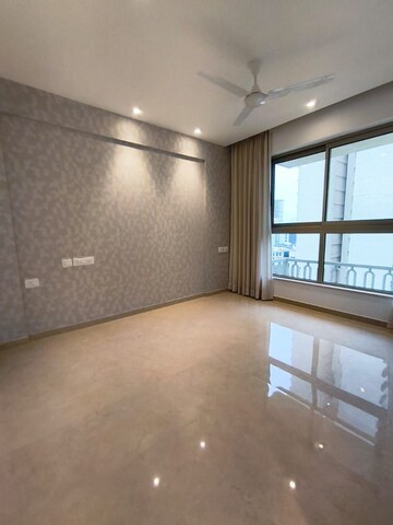 Room in 2 BHK Apartment at Hiranandani Atlantis, Powai – for Rent