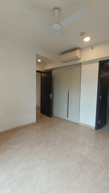 Room in 2 BHK Apartment at Hiranandani Atlantis, Powai – for Rent
