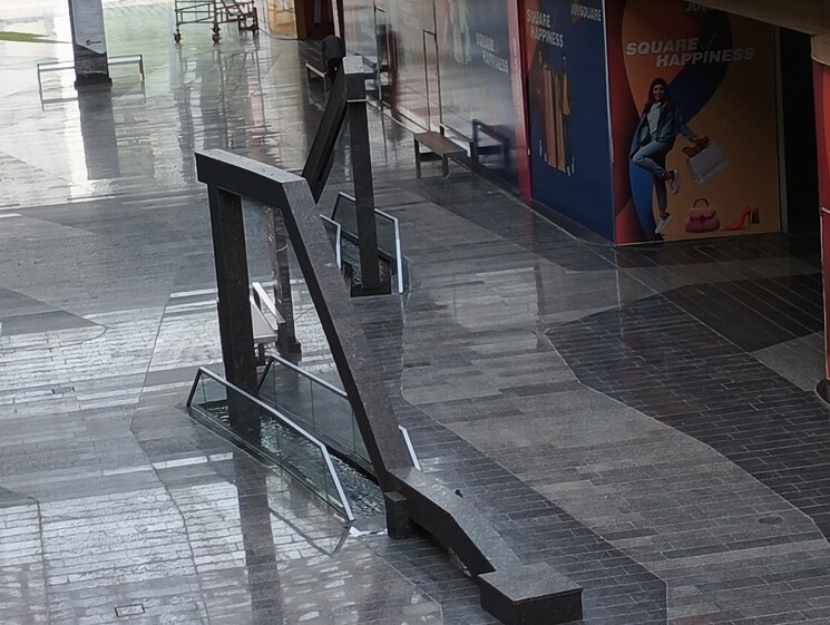 Balcony, aipl-joy-square Commercial Shop 223 Sq.Ft. In Sector 63a Gurgaon 9149629