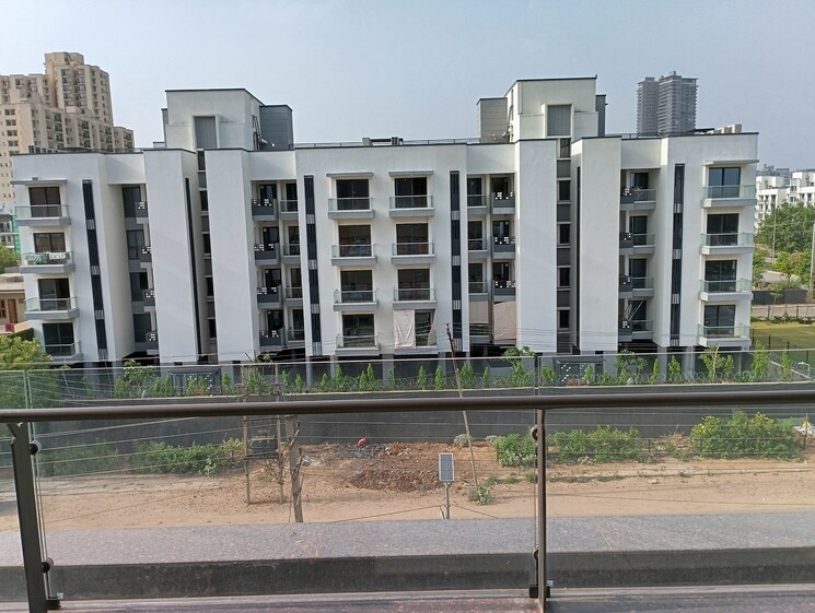 Nearby, aipl-joy-square Commercial Shop 223 Sq.Ft. In Sector 63a Gurgaon 9149629