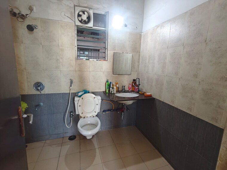 Bathroom, ideal-regency 3 Bedroom 1440 Sq.Ft. Apartment In Thakurpukur Kolkata 9149668