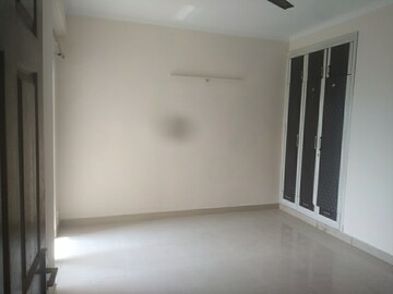 Room in 3 BHK Apartment at Paramount Floraville, Sector 137 – for Rent