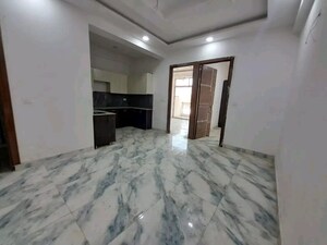Room in 3 BHK Builder Floor at Sector 107 – for Sale