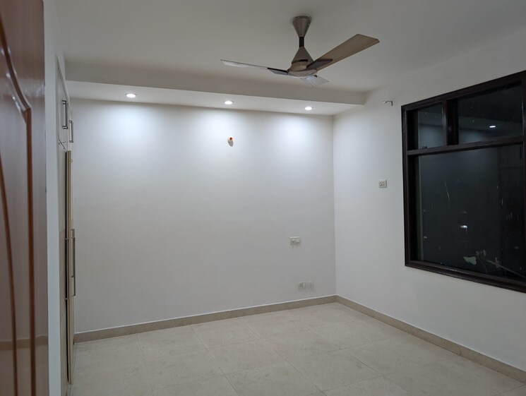 Room, pir machalla 3 Bedroom 1650 Sq.Ft. Apartment In Pir Machalla Zirakpur 9149747
