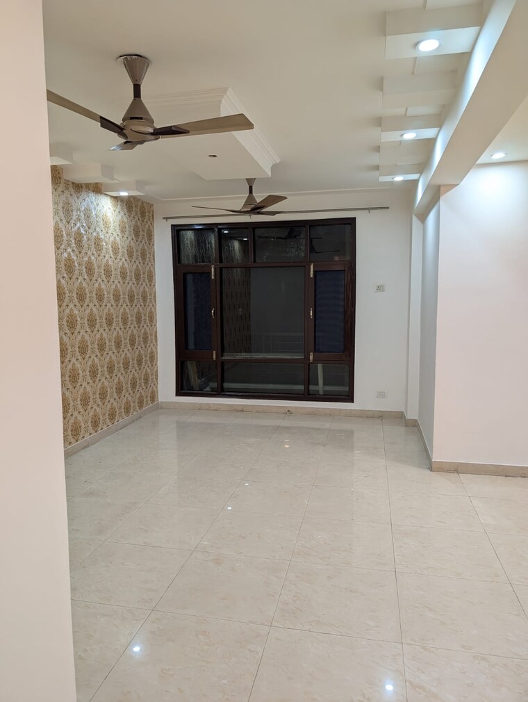 Room, pir machalla 3 Bedroom 1650 Sq.Ft. Apartment In Pir Machalla Zirakpur 9149747