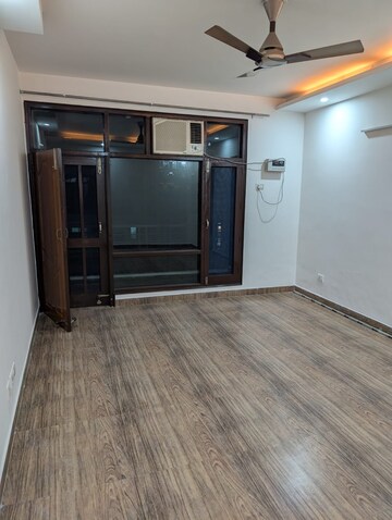 Room in 3 BHK Apartment at Pir Machalla – for Sale