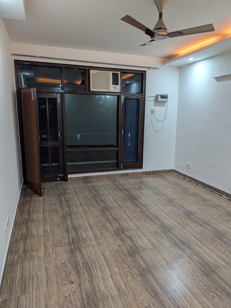 Room, pir machalla 3 Bedroom 1650 Sq.Ft. Apartment In Pir Machalla Zirakpur 9149747