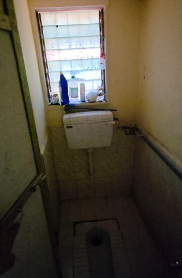 Bathroom in 1 BHK Apartment at Ganesh Krupa Vasant Vihar, Vasant Vihar – for Rent