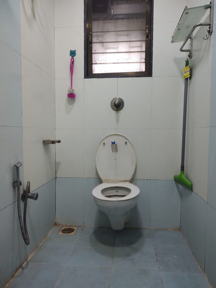 Bathroom, kopar khairane sector 2 3 Bedroom 1000 Sq.Ft. Apartment In Kopar Khairane Sector 2 Navi Mumbai 9149732