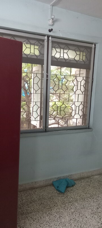 Room in 2 BHK Apartment at Rajat Rekha CHS, Andheri East – for Rent
