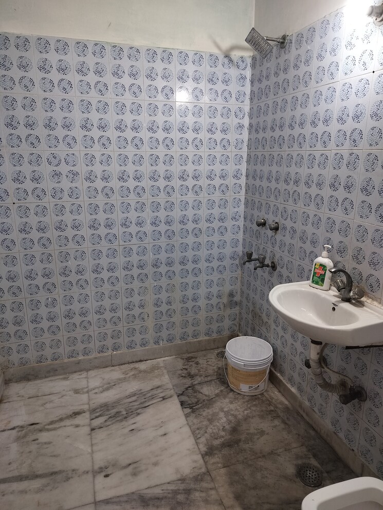 Bathroom, neb sarai 2 Bedroom 2700 Sq.Ft. Builder Floor In Neb Sarai Delhi 9149794