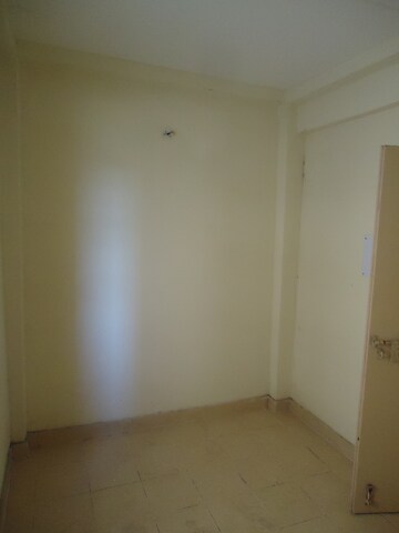 Room in 1 BHK Apartment at Manokamna Apartments Rohini, Rohini Sector 34 – for Sale