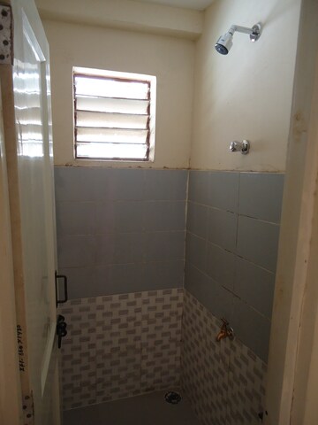 Bathroom in 1 BHK Apartment at Manokamna Apartments Rohini, Rohini Sector 34 – for Sale