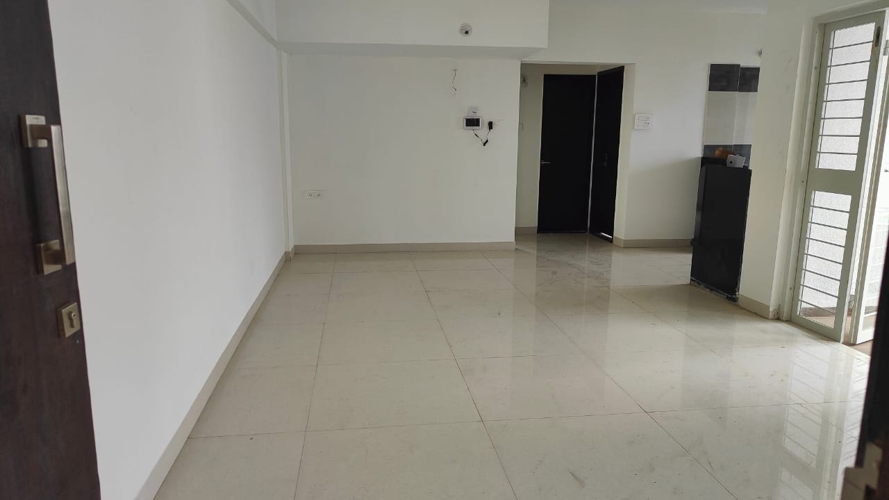 1.5 BHK + Servant Room Apartment For Sale in Shriniwas Serene County