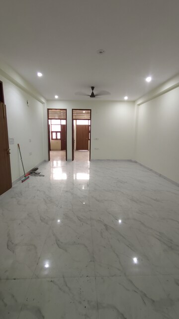 Room in 3 BHK Builder Floor at Palam Vihar Extension – for Rent