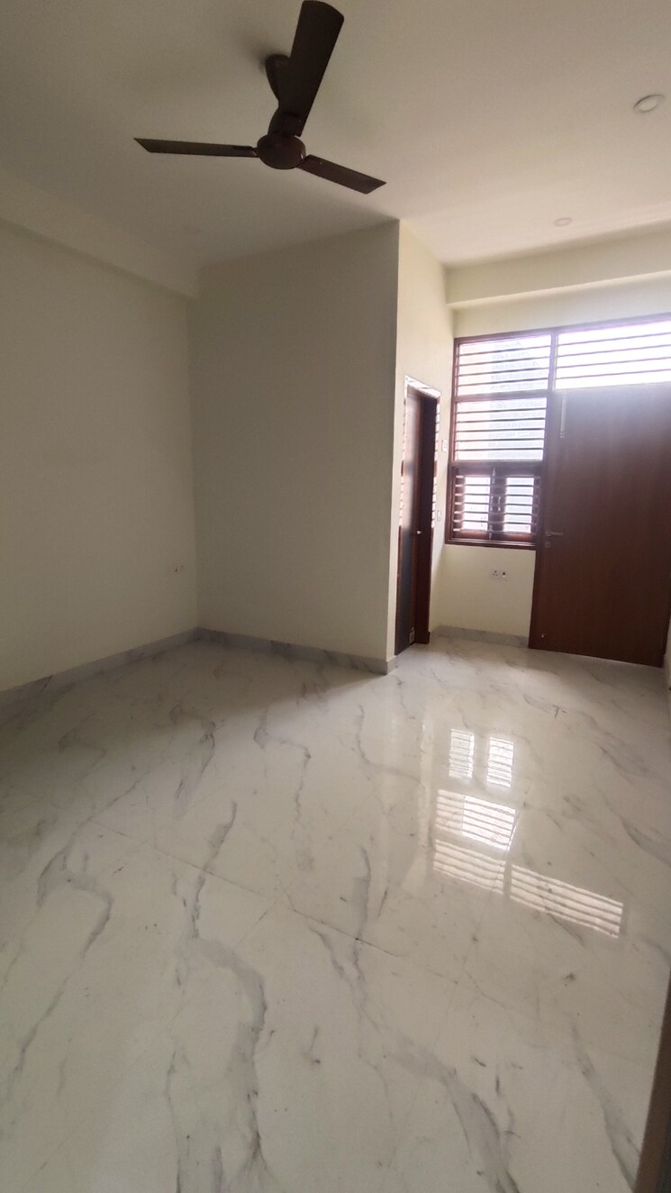 Room, palam vihar extension 3 Bedroom 1500 Sq.Ft. Builder Floor In Palam Vihar Extension Gurgaon 9149781