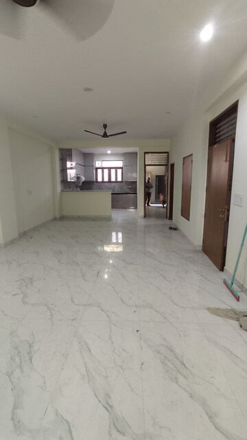 Room in 3 BHK Builder Floor at Palam Vihar Extension – for Rent