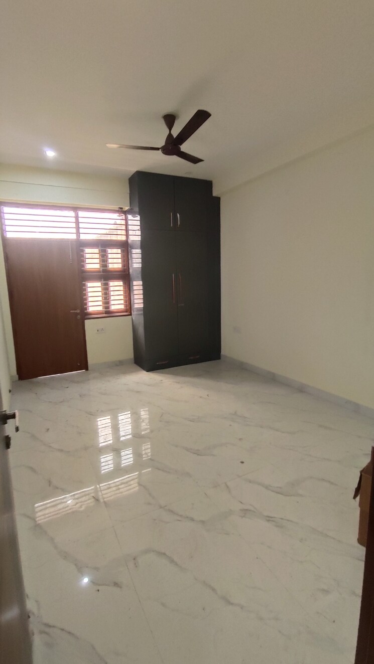 Room, palam vihar extension 3 Bedroom 1500 Sq.Ft. Builder Floor In Palam Vihar Extension Gurgaon 9149781