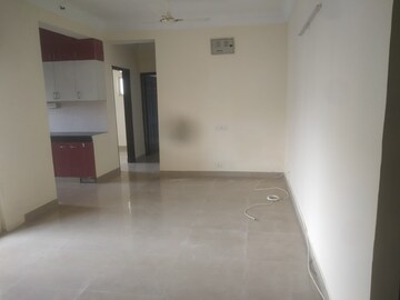 2 BHK Apartment For Rent in Paramount Floraville, Sector 137