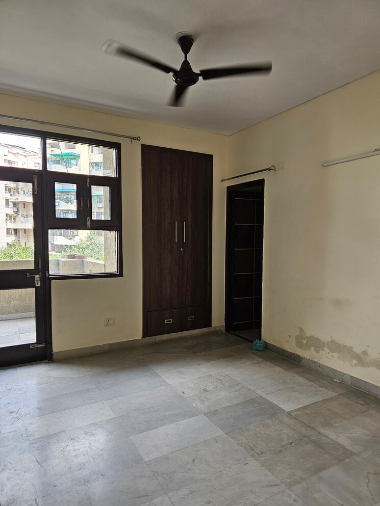 Room, sector 19b dwarka 3 Bedroom 1750 Sq.Ft. Apartment In Sector 19b Dwarka Delhi 9149822