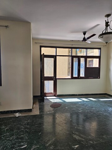 Furnished Amenities in 3 BHK Apartment at Sector 19b Dwarka – for Rent