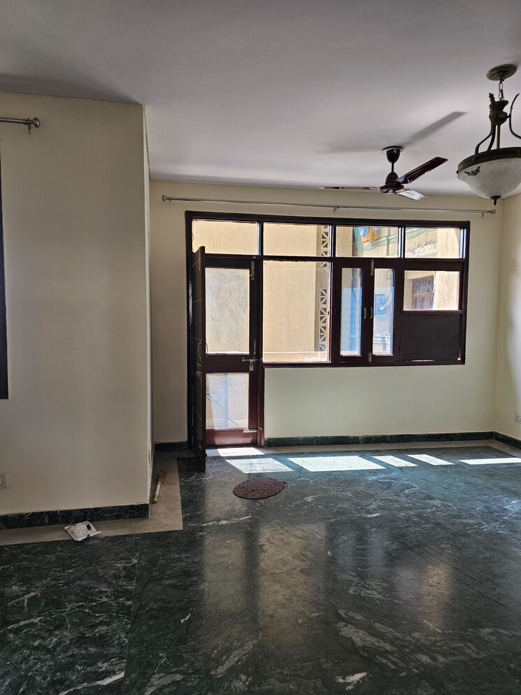undefined, sector 19b dwarka 3 Bedroom 1750 Sq.Ft. Apartment In Sector 19b Dwarka Delhi 9149822