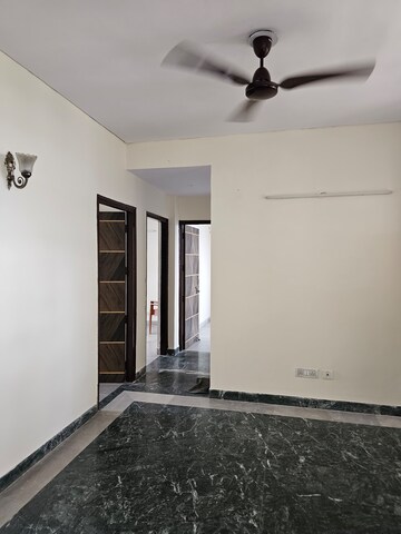 Furnished Amenities in 3 BHK Apartment at Sector 19b Dwarka – for Rent