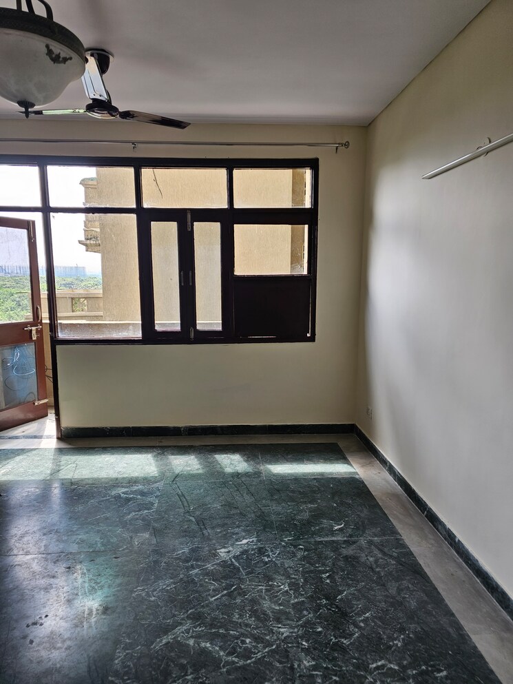 Room, sector 19b dwarka 3 Bedroom 1750 Sq.Ft. Apartment In Sector 19b Dwarka Delhi 9149822