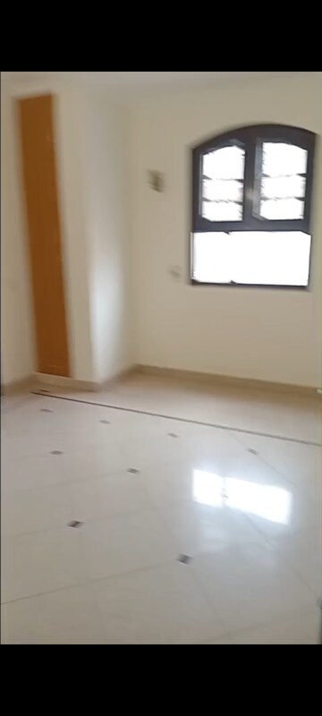 Room in 4 BHK Builder Floor at Greater Kailash ii – for Rent